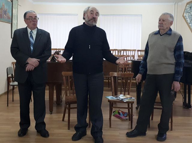 Доктор мистецтвознавства, проф. Олег Смоляк,  народний артист України, проф. Вячеслав Хім’як, поет Арсен Вікарук